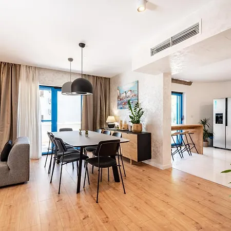 The Luxury Nest - Private Heated Pool Apartment *