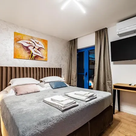 Apartman The Luxury Nest - Private Heated Pool