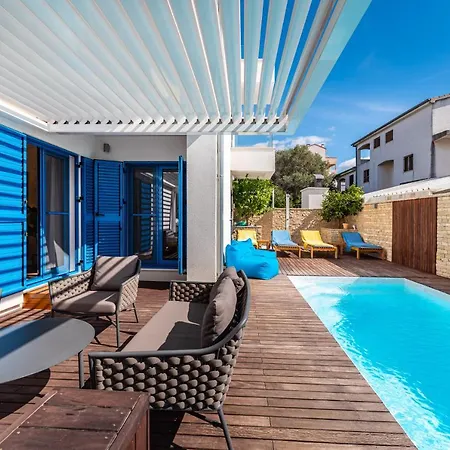 The Luxury Nest - Private Heated Pool *
