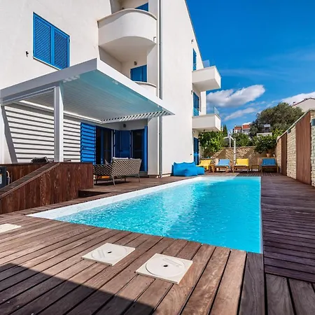 The Luxury Nest - Private Heated Pool 扎达尔