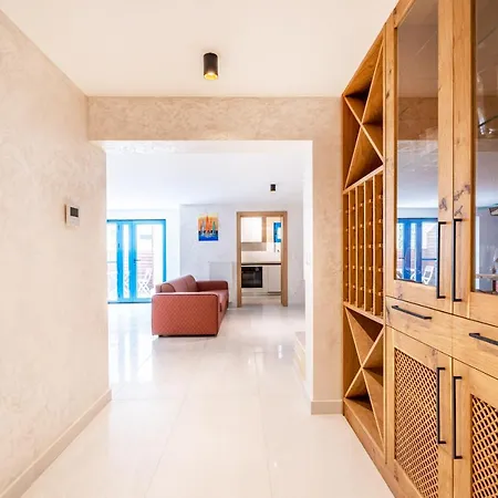 The Luxury Nest - Private Heated Pool Apartment