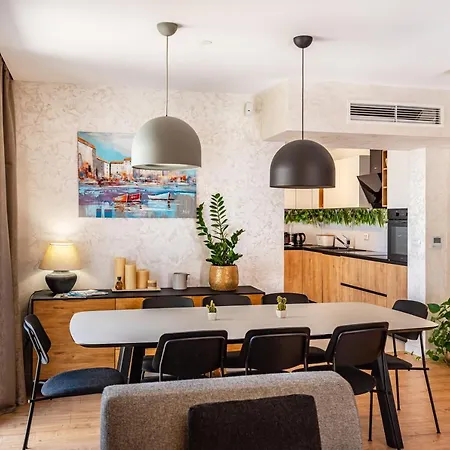 Apartment The Luxury Nest - Private Heated Pool
