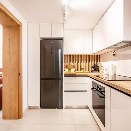 The Luxury Nest - Private Heated Pool Apartment