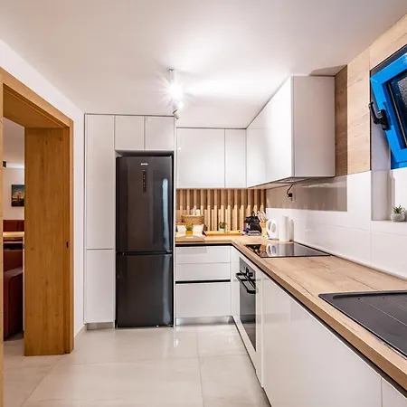 The Luxury Nest - Private Heated Pool Apartment