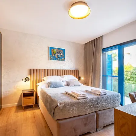 The Luxury Nest - Private Heated Pool Apartment