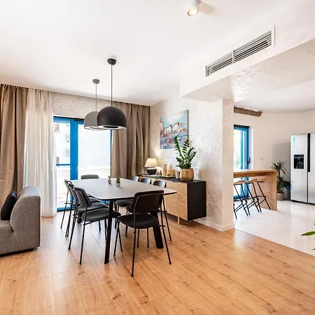 The Luxury Nest - Private Heated Pool Apartment *