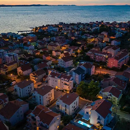 The Luxury Nest - Private Heated Pool *