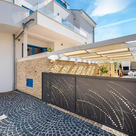 公寓 The Luxury Nest - Private Heated Pool 扎达尔