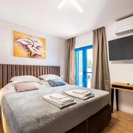 Apartment The Luxury Nest - Private Heated Pool *