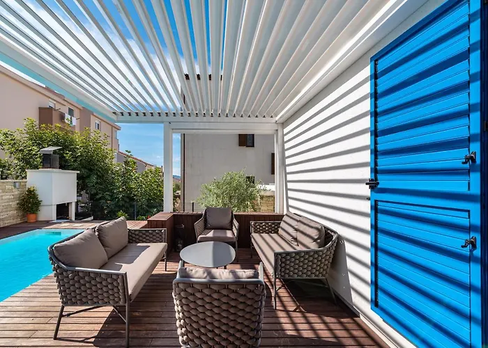 The Luxury Nest - Private Heated Pool Apartman *