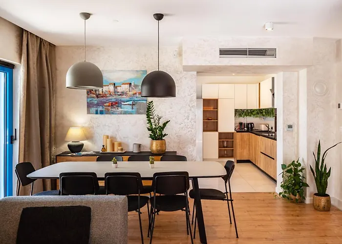 The Luxury Nest - Private Heated Pool Apartman *