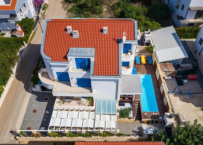 The Luxury Nest - Private Heated Pool Apartment Zadar